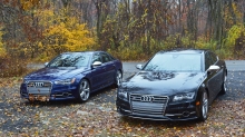 Audi A6 и Audi A7 на осенних листьях на лесной трассе